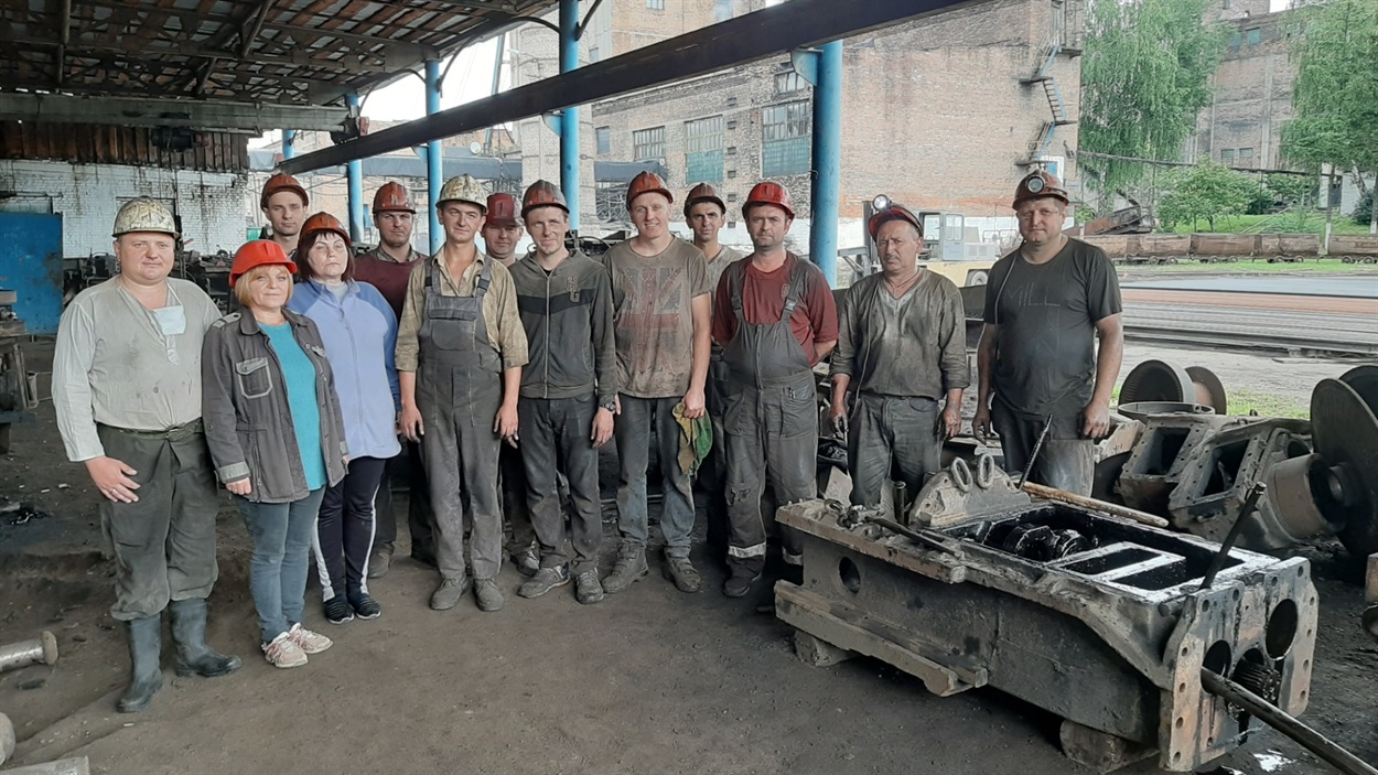Колектив ДРВО шахти «Лісова», Володимир Брошко – перший зліва.