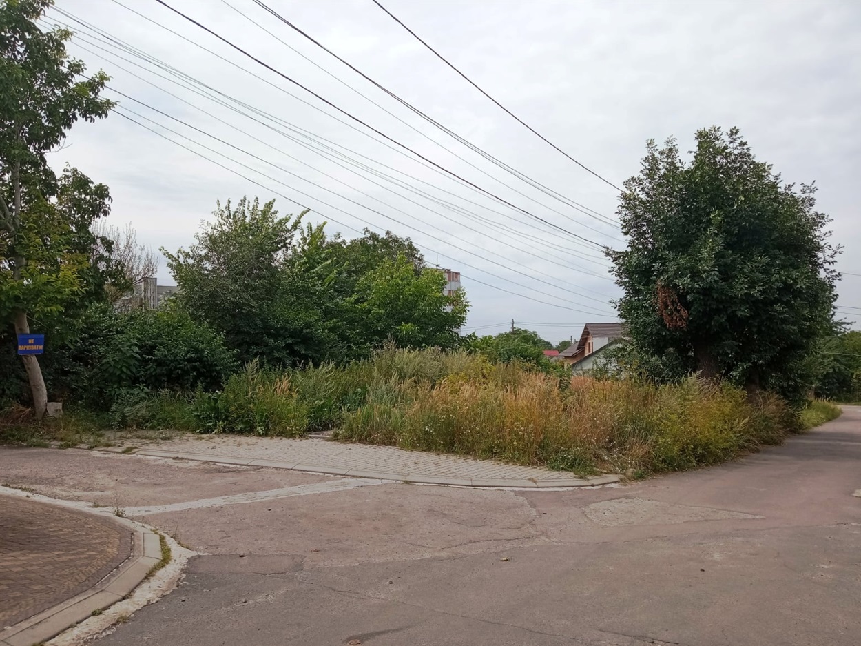 Ось який вигляд мала ділянка колишнього єврейського цвинтаря кілька місяців тому