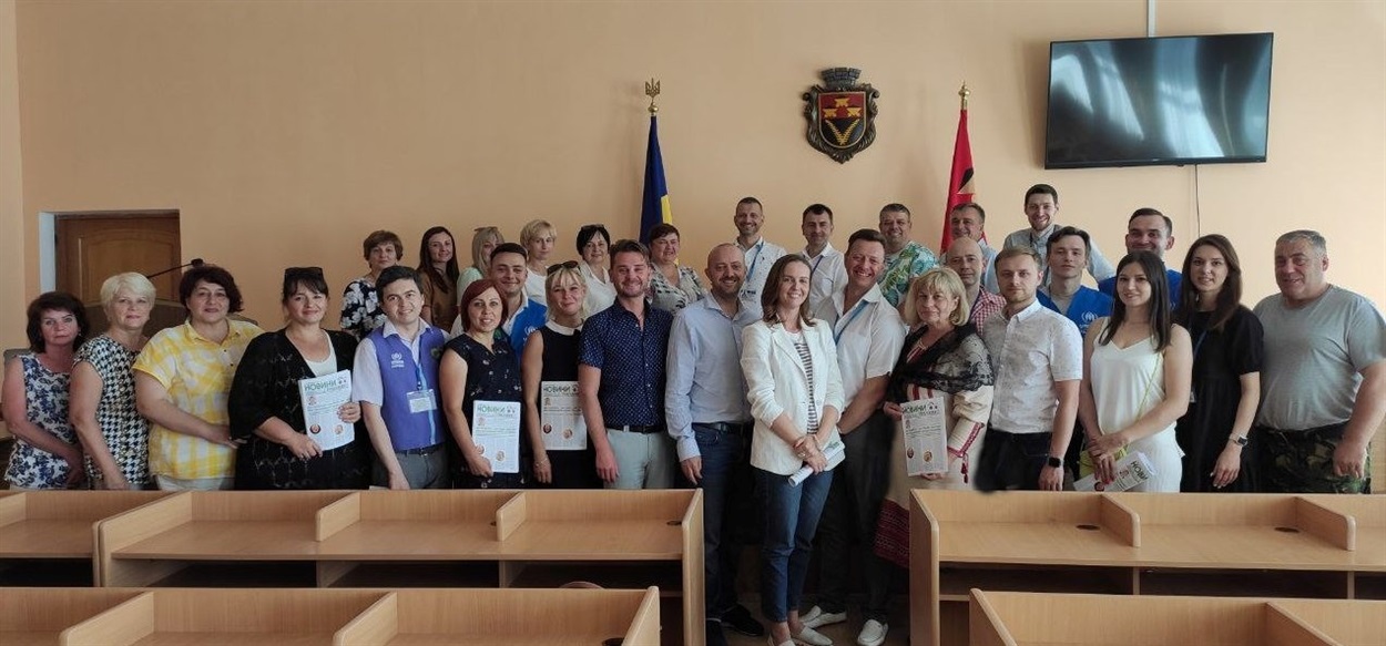 Волонтери та вимушені переселенці у залі засідань Червоноградської міської ради.